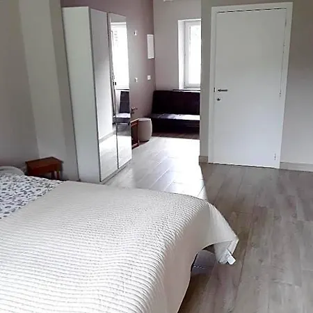 Hotel Le Jardin Du Thé Bord De La Meuse 2*